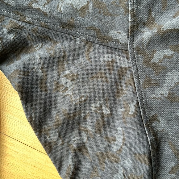 Athleta || Farallon printed hoodie in navy camo size L loose Fit - Picture 4 of 4